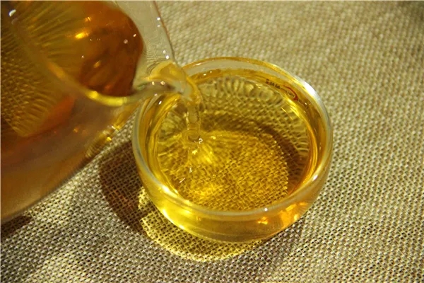 還在用自來(lái)水泡茶？難怪你泡的茶滋味不行~