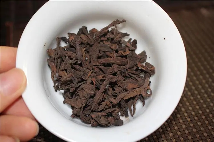 普洱茶的“樟香、棗香、糯香”等香味由什么決定？