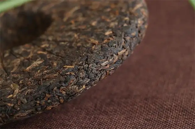 80元一餅的普洱茶和8000元一餅的普洱茶差別在哪里？